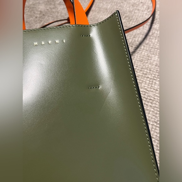 Marni Mini Museo Tote bag in green and orange. - Picture 3 of 16